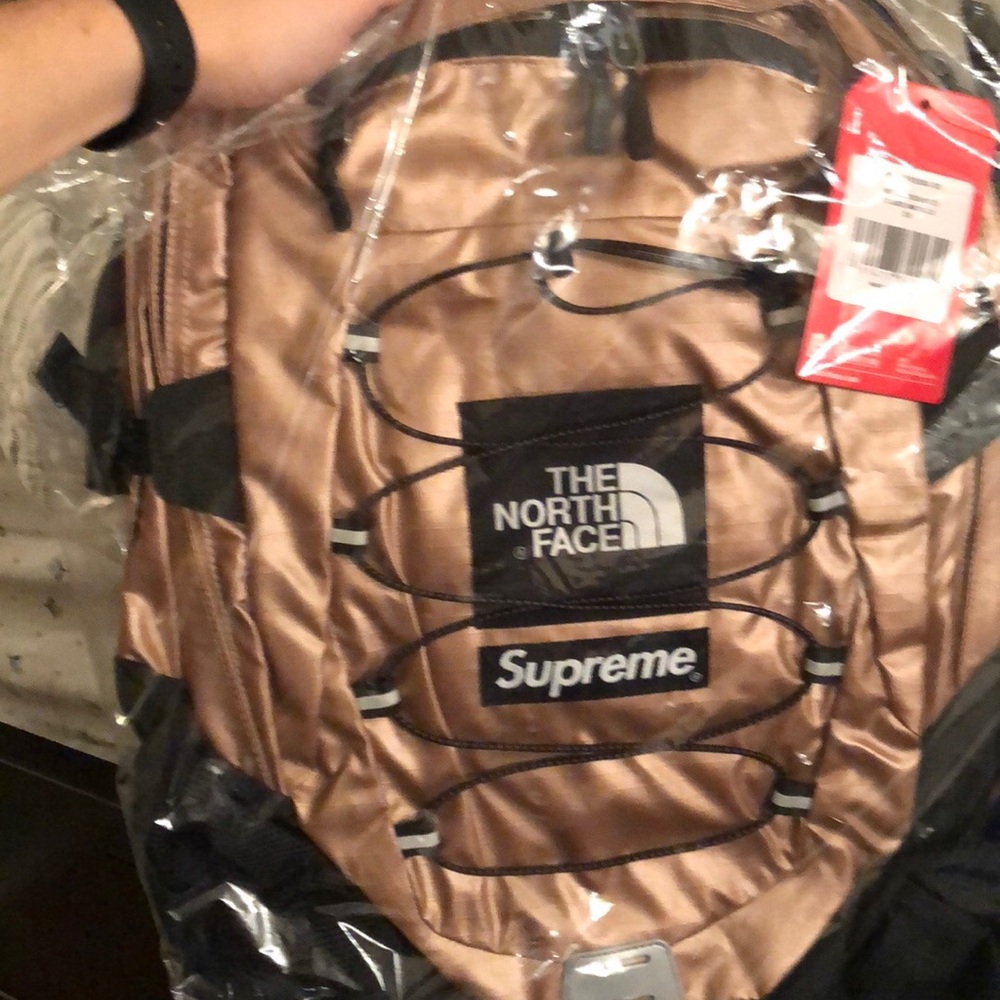 ❌SOLD❌Supreme x North Face Rose Gold backpack - Picture 3 of 3